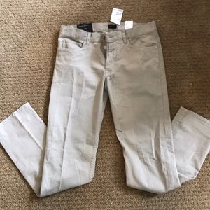 Men’s slim fit light weight pants.